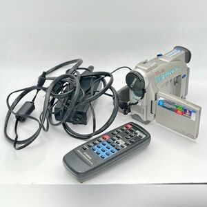 Canon ZR20 MiniDV Flip LCD Camcorder Digital Video Camera W/ Remote FOR PARTS